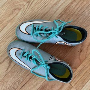 Girls Nike indoor soccer shoes, size 1.5 US/ 33 EUR